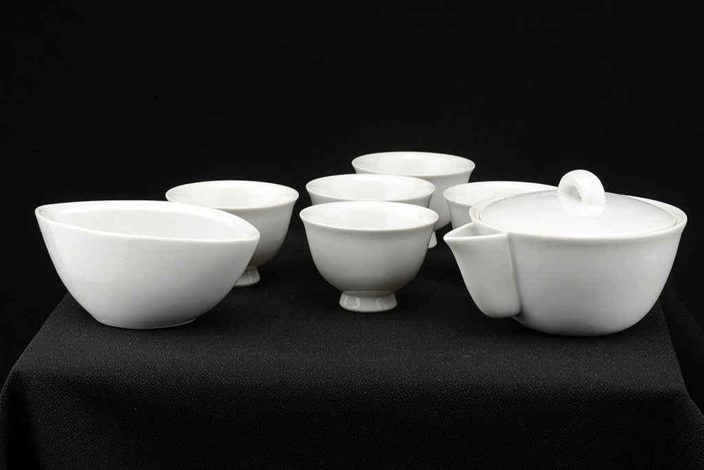 white porcellain ship kyoto tea set for japanese tea